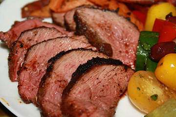 Фото Стейк из мяса крокодила