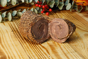 Фото Рулет из пашины северного оленя копченый