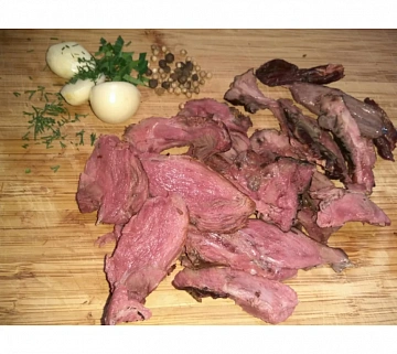 Фото Мясо бобра на косточке полукопченое